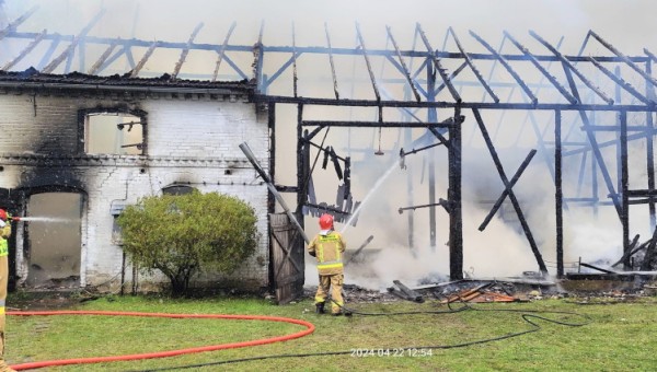 Płonęła stodoła, w akcji kilka zastępów strażaków