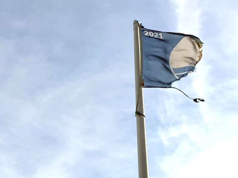 Czy Błękitna Flaga zastąpi "niebieską szmatę"?