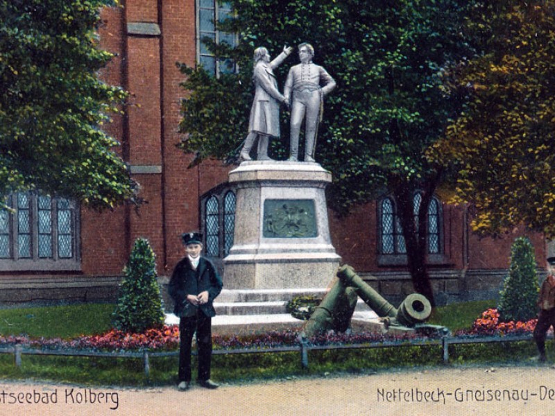 Pomnik Gneisenaua i Nettelbecka w 120 rocznicę odsłonięcia