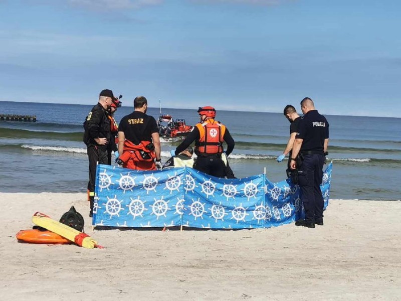 Tragedia na plaży w Dźwirzynie, nie żyje mężczyzna