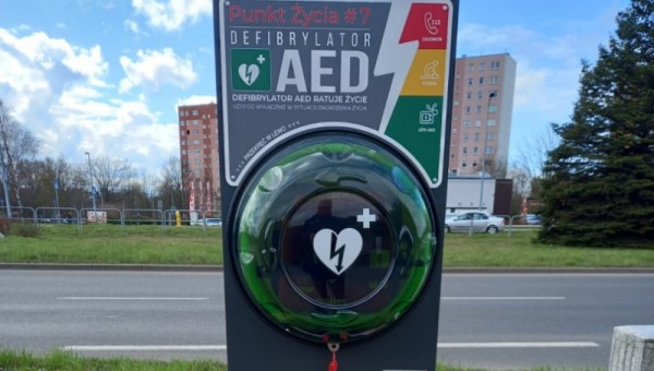 DefiCity - Bezpieczne miasto Kołobrzeg - Defibrylatory AED w miejscach publicznych